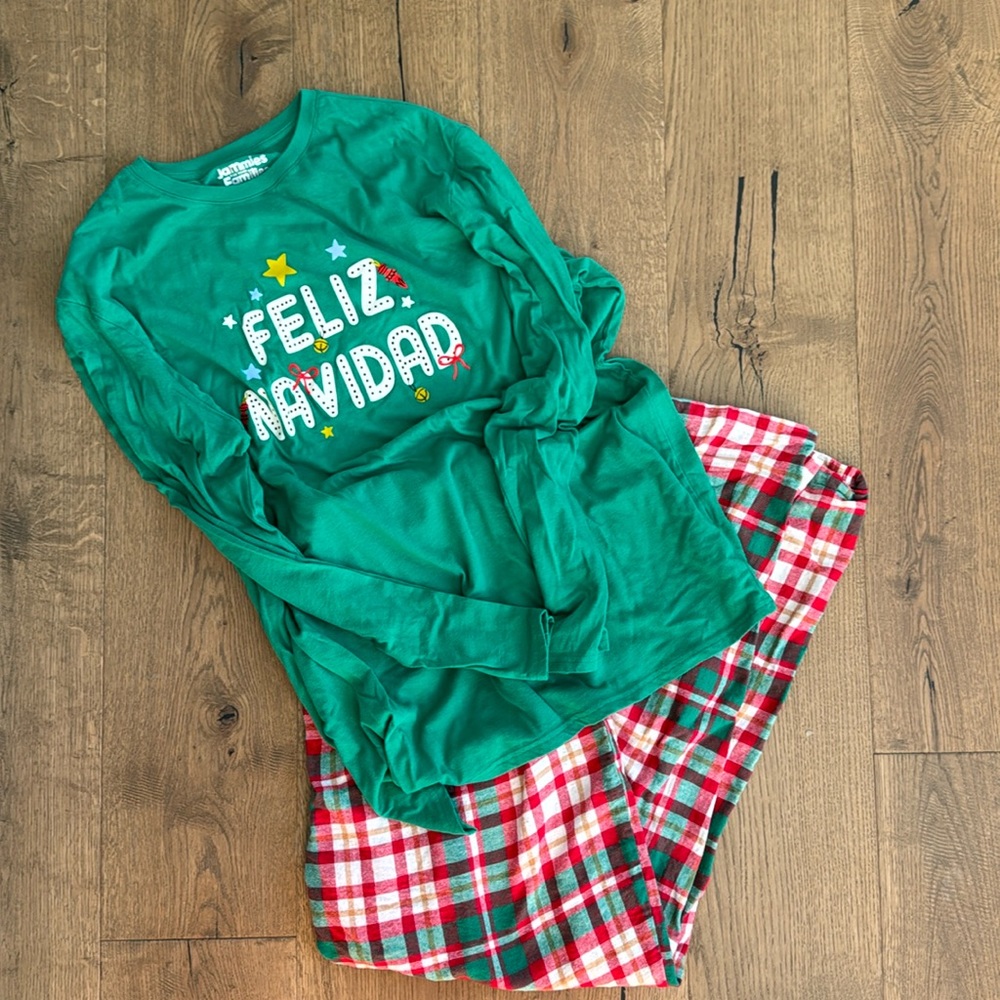 Men’s holiday pajamas size XLT
